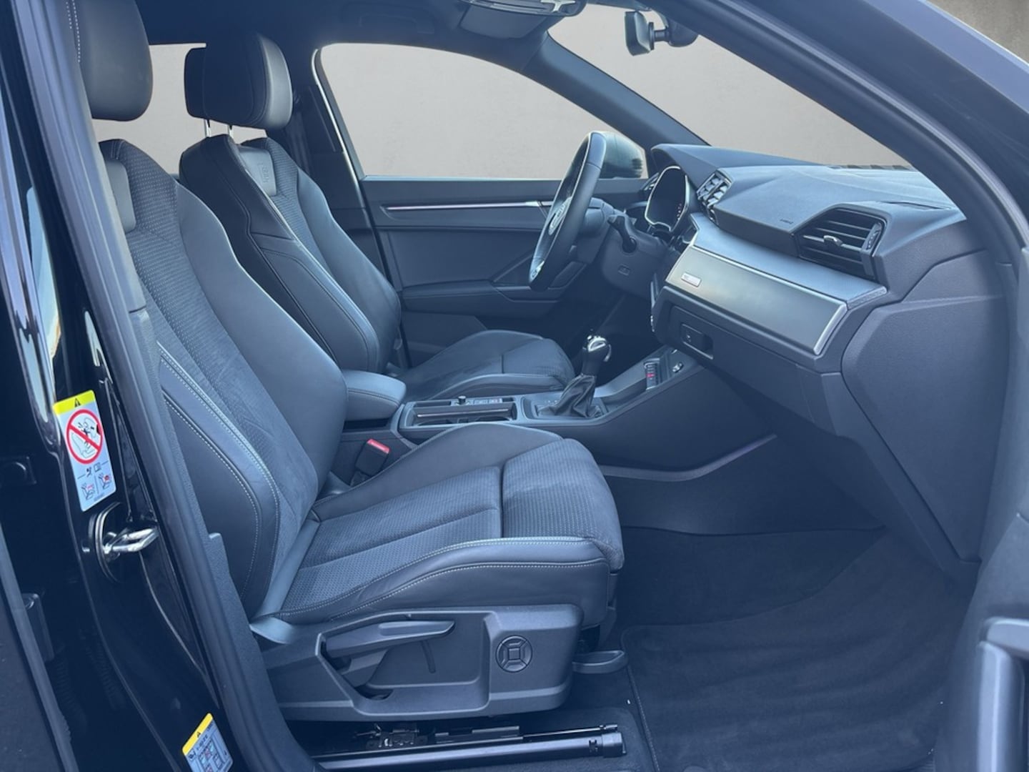Bild über Audi Q3 S line 35 TFSI S tronic - für weitere Informationen kontaktieren Sie den Audi Partner