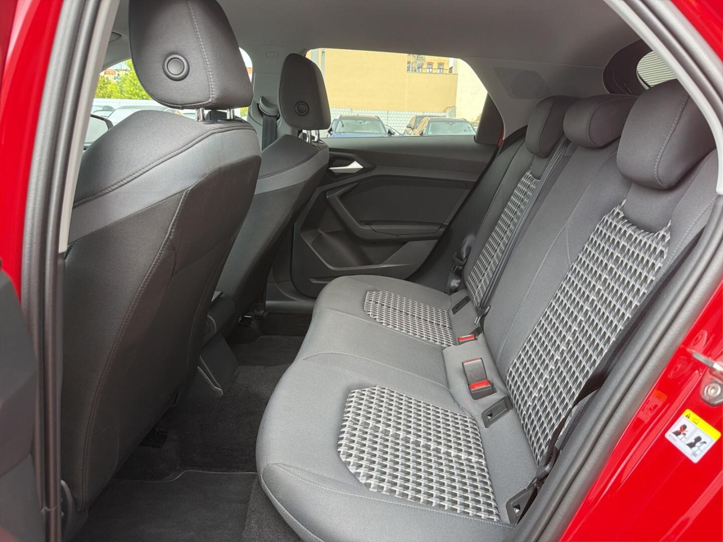 Bild über Audi A1 Sportback S line 30 TFSI S tronic - für weitere Informationen kontaktieren Sie den Audi Partner