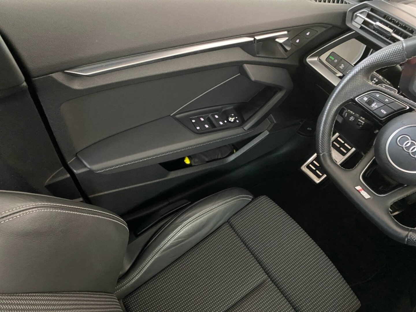 Bild über Audi S3 Limousine TFSI quattro S tronic - für weitere Informationen kontaktieren Sie den Audi Partner