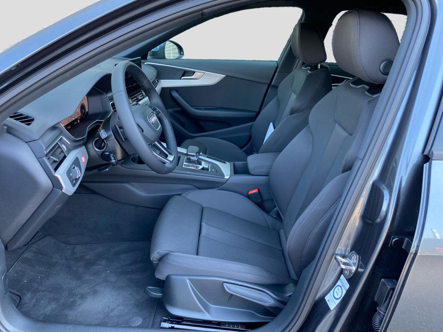 Image about Audi A4 Avant S line 35 TFSI S tronic
