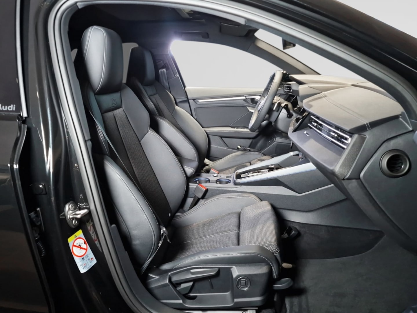 Bild über Audi A3 Sportback TFSI 110 kW S tronic - für weitere Informationen kontaktieren Sie den Audi Partner