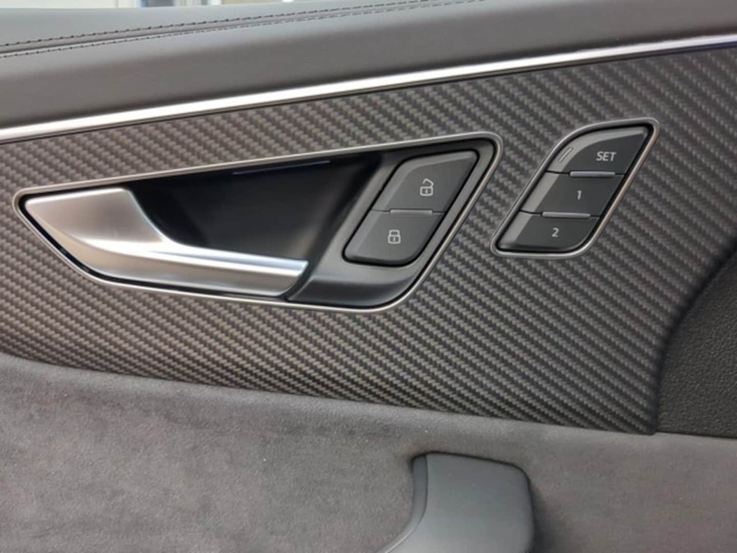 Bild über Audi RS Q8 SUV TFSI quattro 471 kW tiptronic - für weitere Informationen kontaktieren Sie den Audi Partner