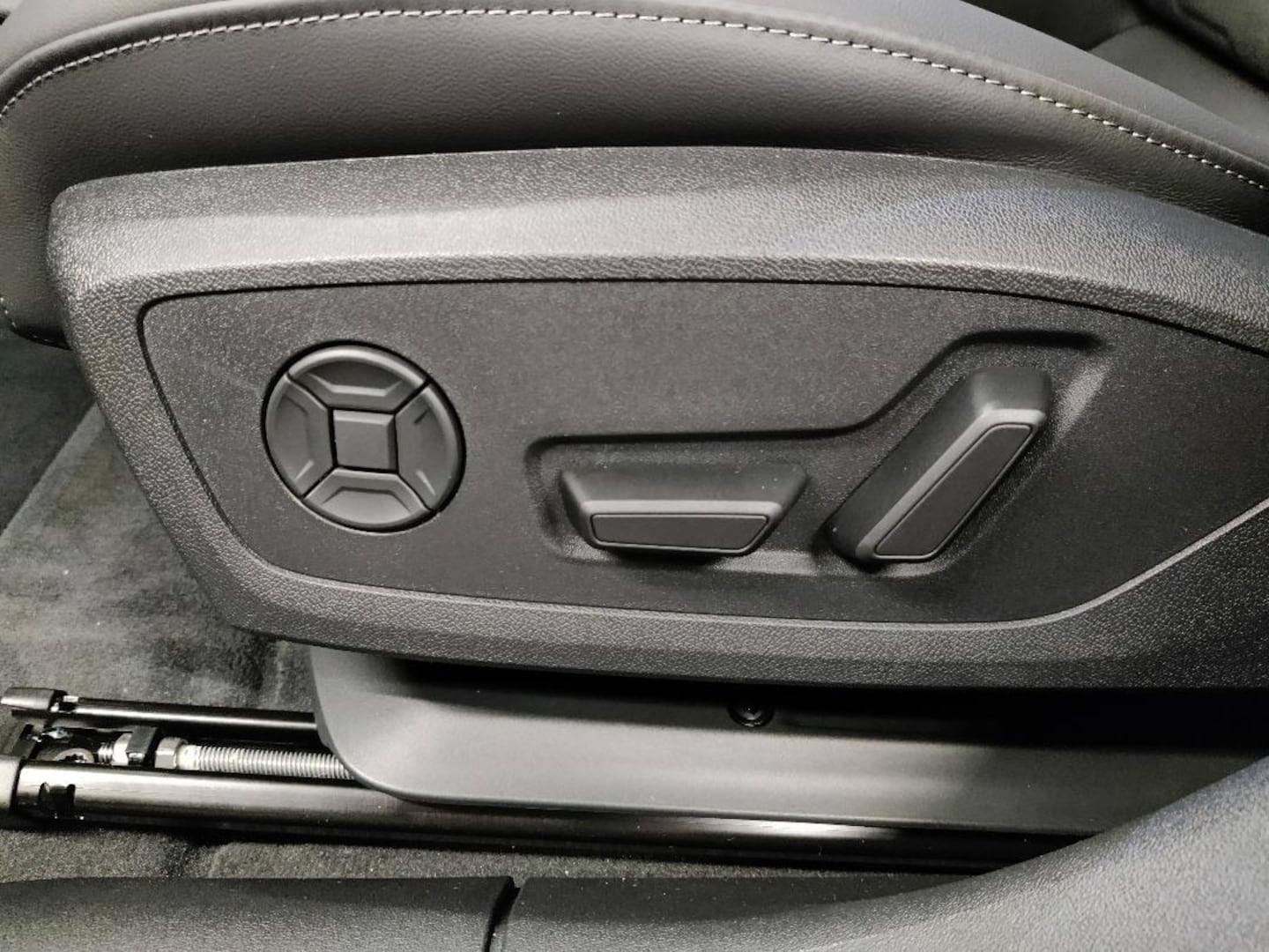 Bild über Audi A6 Avant e-tron S line business e-tron quattro 315 kW - für weitere Informationen kontaktieren Sie den Audi Partner