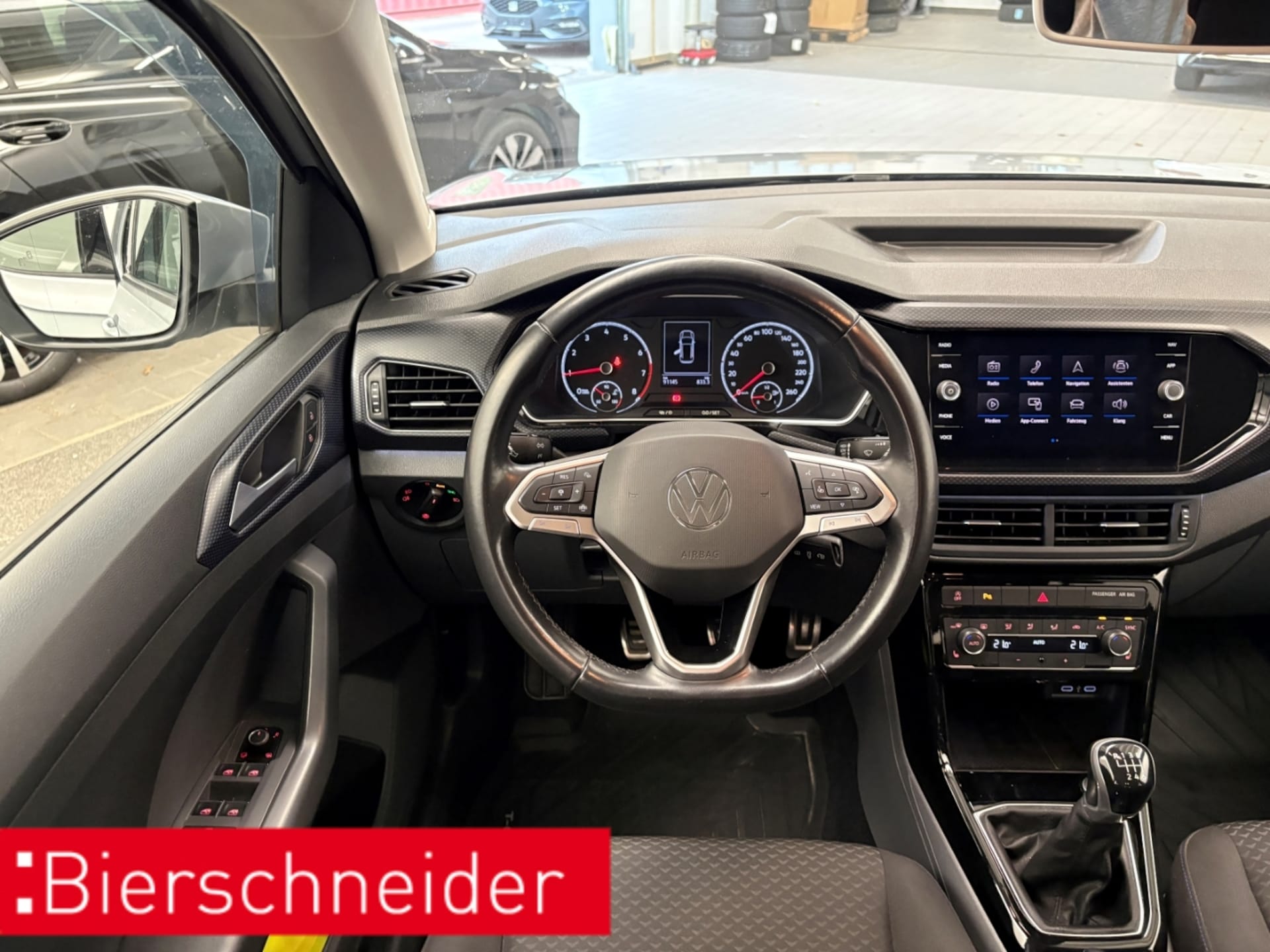 Volkswagen T-Cross United