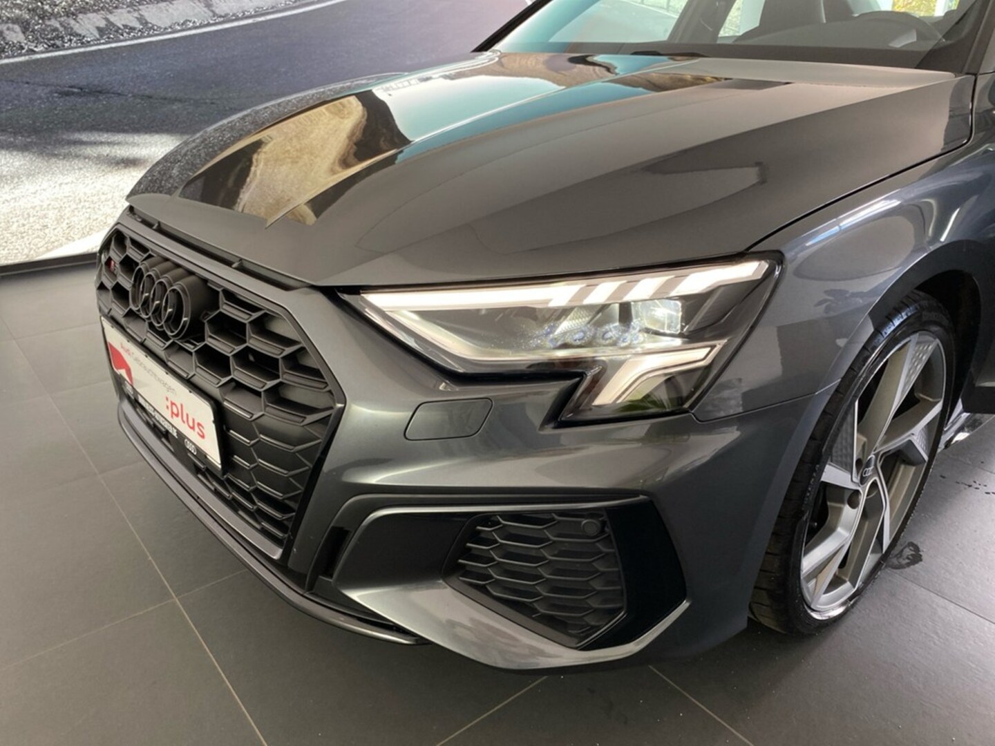 Bild über Audi S3 Limousine TFSI quattro S tronic - für weitere Informationen kontaktieren Sie den Audi Partner