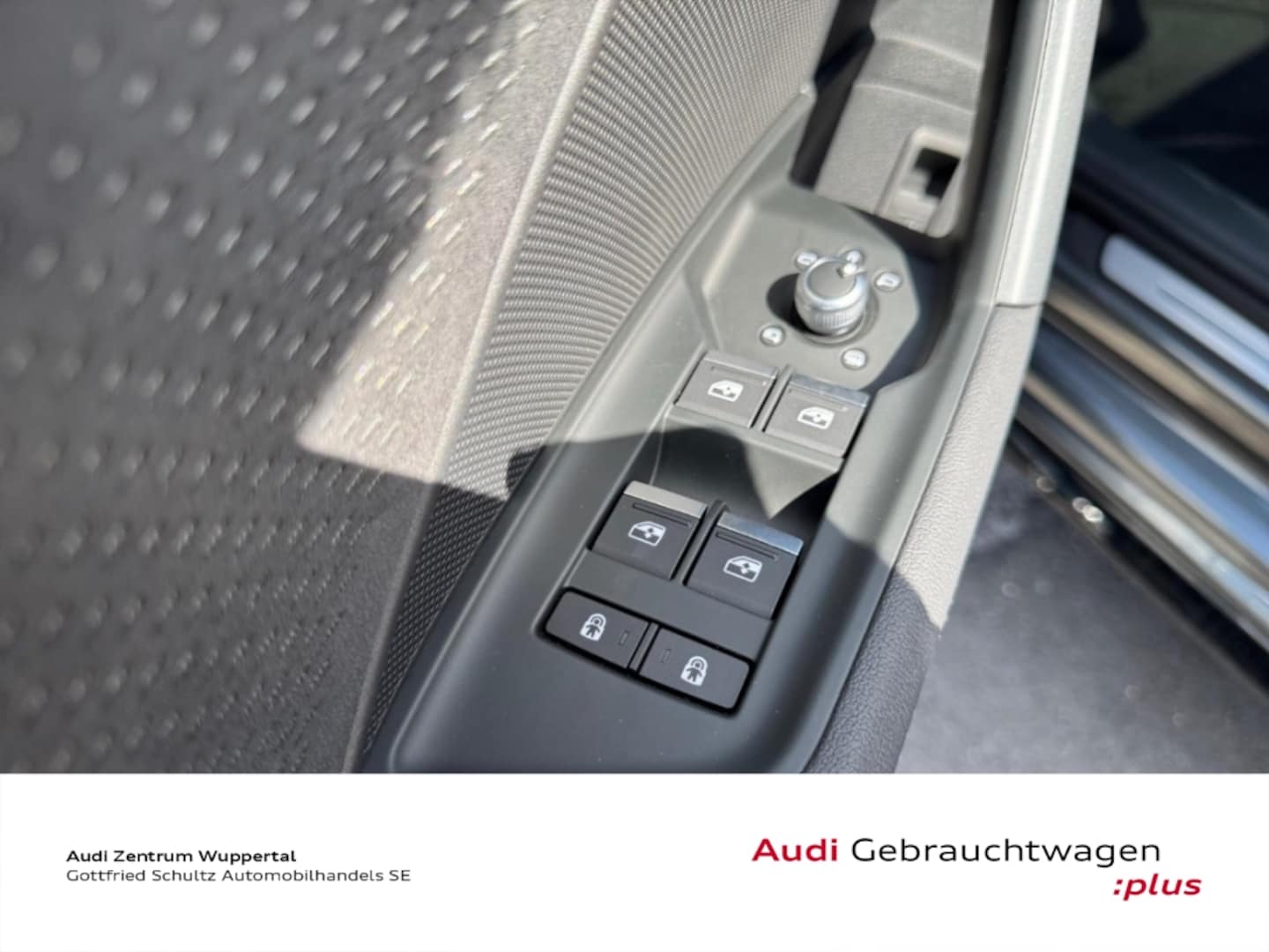 Bild über Audi S3 Sportback TFSI quattro S tronic - für weitere Informationen kontaktieren Sie den Audi Partner