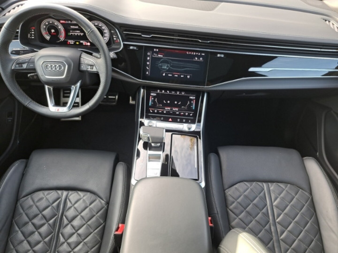 Bild über Audi Q8 SUV 55 TFSI quattro tiptronic - für weitere Informationen kontaktieren Sie den Audi Partner