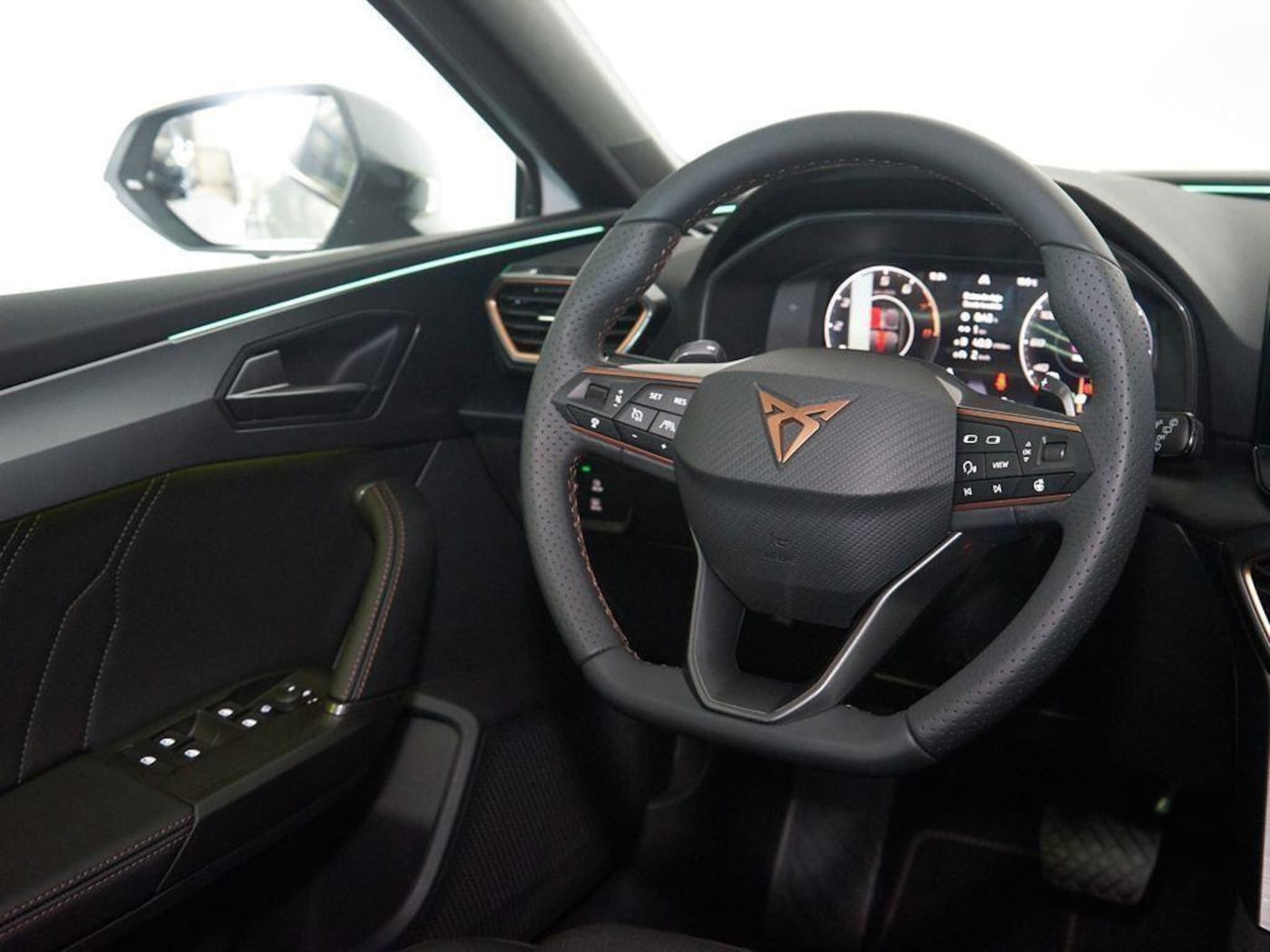 CUPRA Leon León 1.5 eTSI DSG 110 kW (150 CV) — photo 11