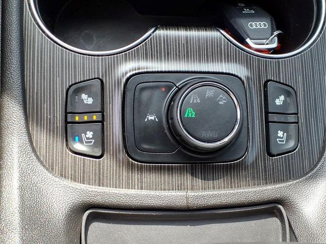 2023 GMC Acadia SLT - Photo 16