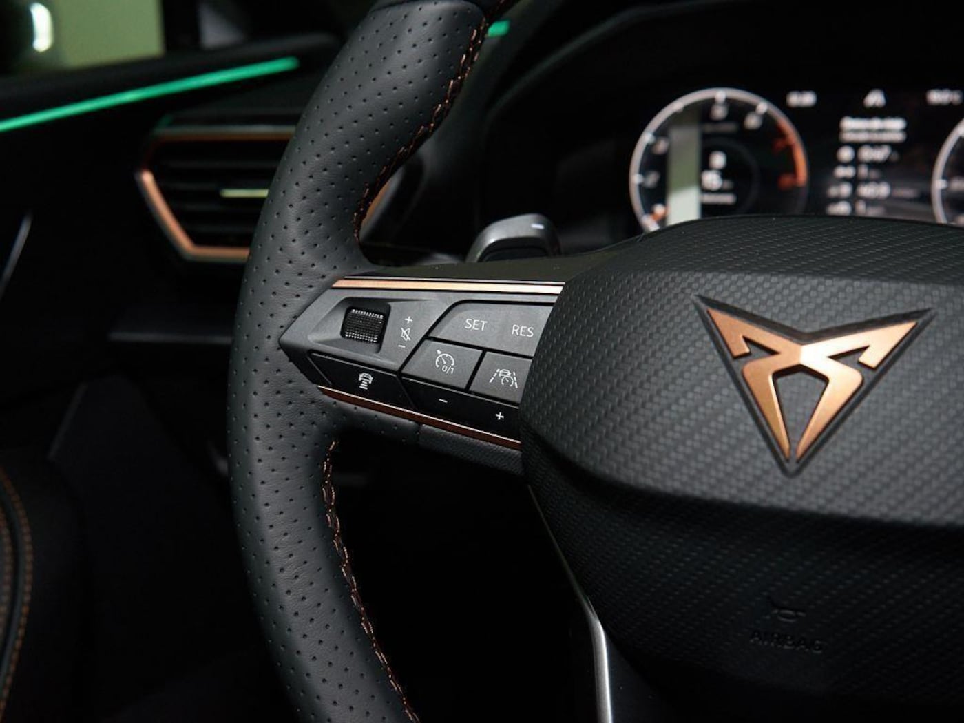 CUPRA Leon León 1.5 eTSI DSG 110 kW (150 CV) — photo 17