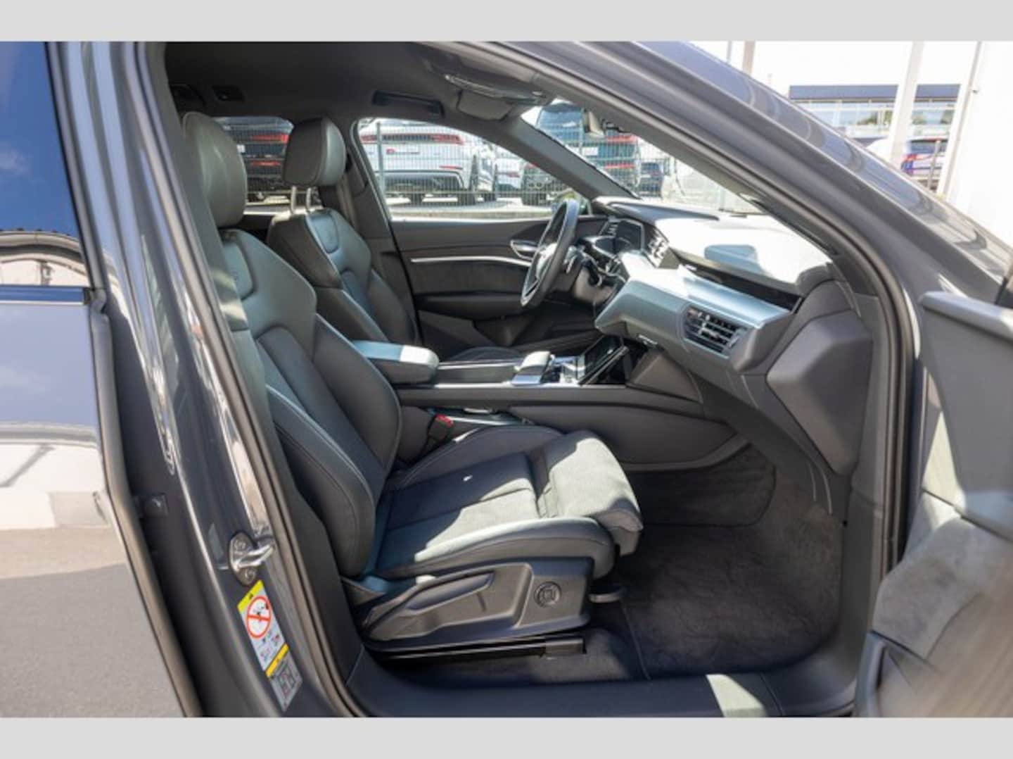 Bild über Audi Q8 e-tron advanced 50 e-tron quattro - für weitere Informationen kontaktieren Sie den Audi Partner