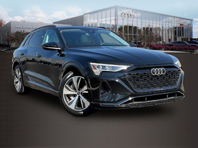 Photo of 2024 Audi Q8 e-tron