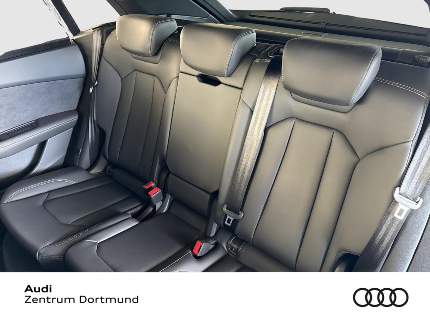 Bild über Audi SQ8 SUV TFSI quattro tiptronic - für weitere Informationen kontaktieren Sie den Audi Partner