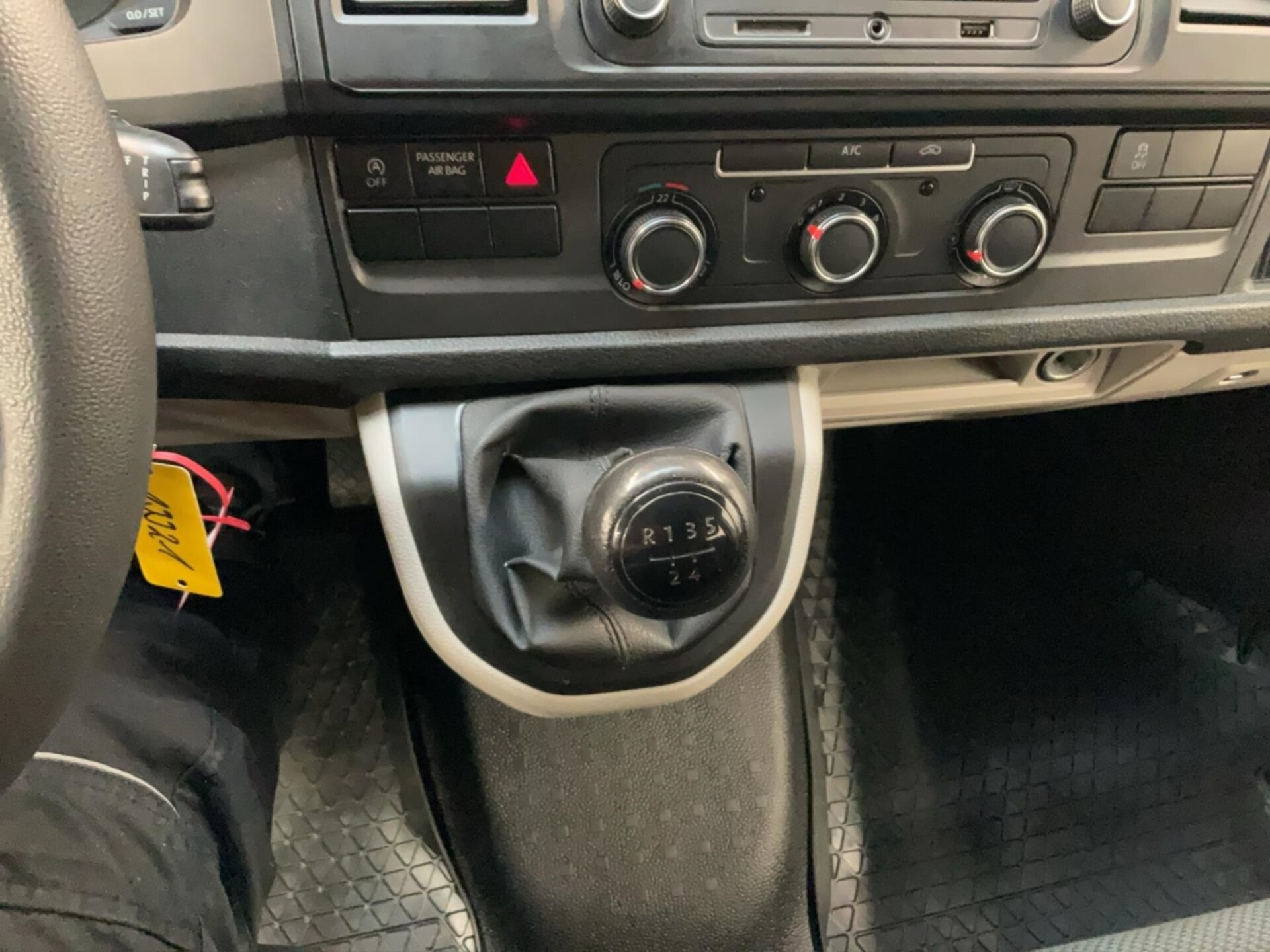 Volkswagen T6 Transporter Kasten kurzer Radstand