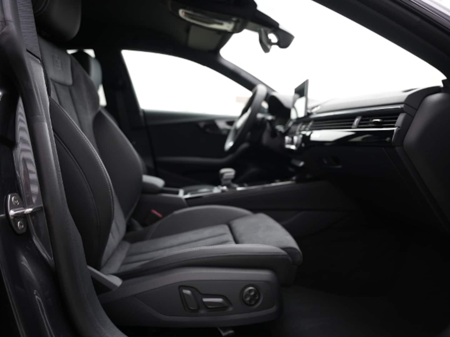 Bild über Audi A5 Sportback S line business 40 TDI quattro S tronic - für weitere Informationen kontaktieren Sie den Audi Partner