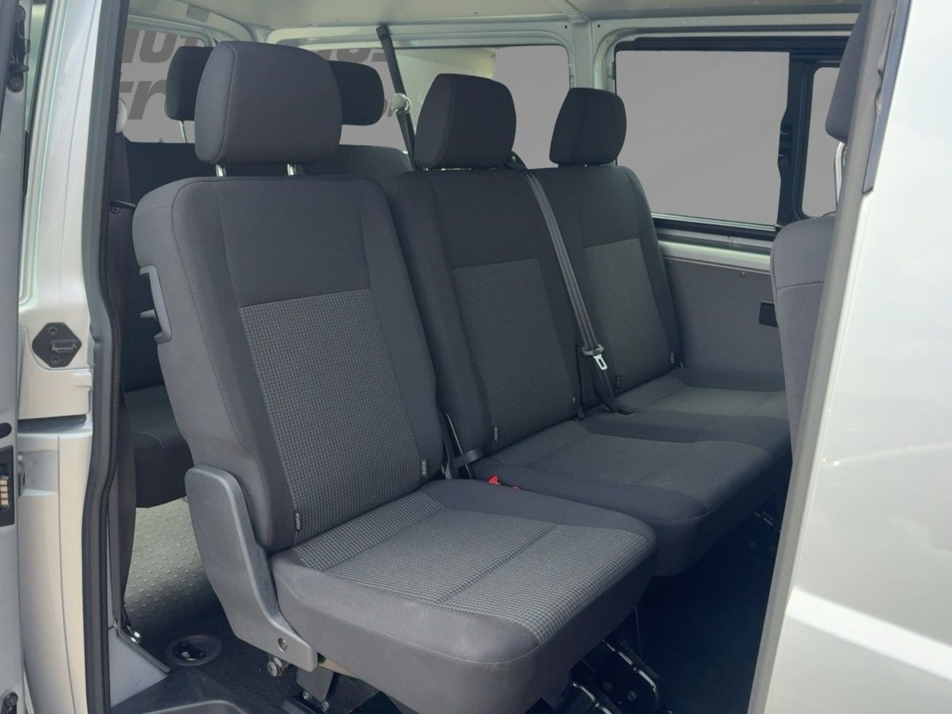 Volkswagen T6.1 Transporter Kombi langer Radstand