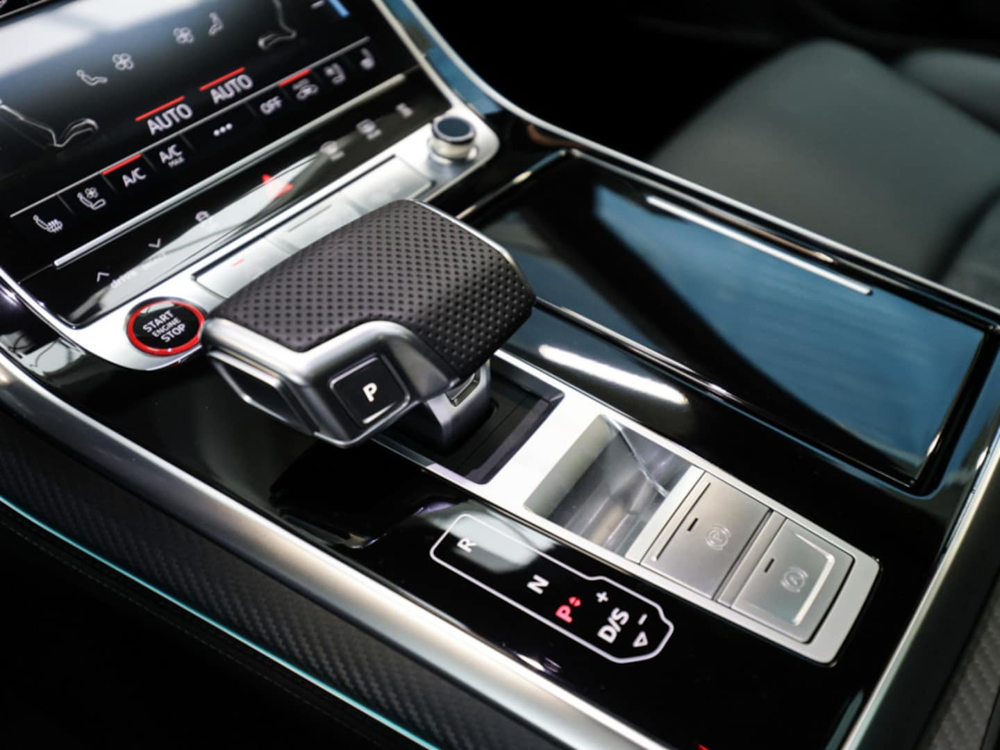 Bild über Audi RS Q8 SUV TFSI quattro 471 kW tiptronic - für weitere Informationen kontaktieren Sie den Audi Partner