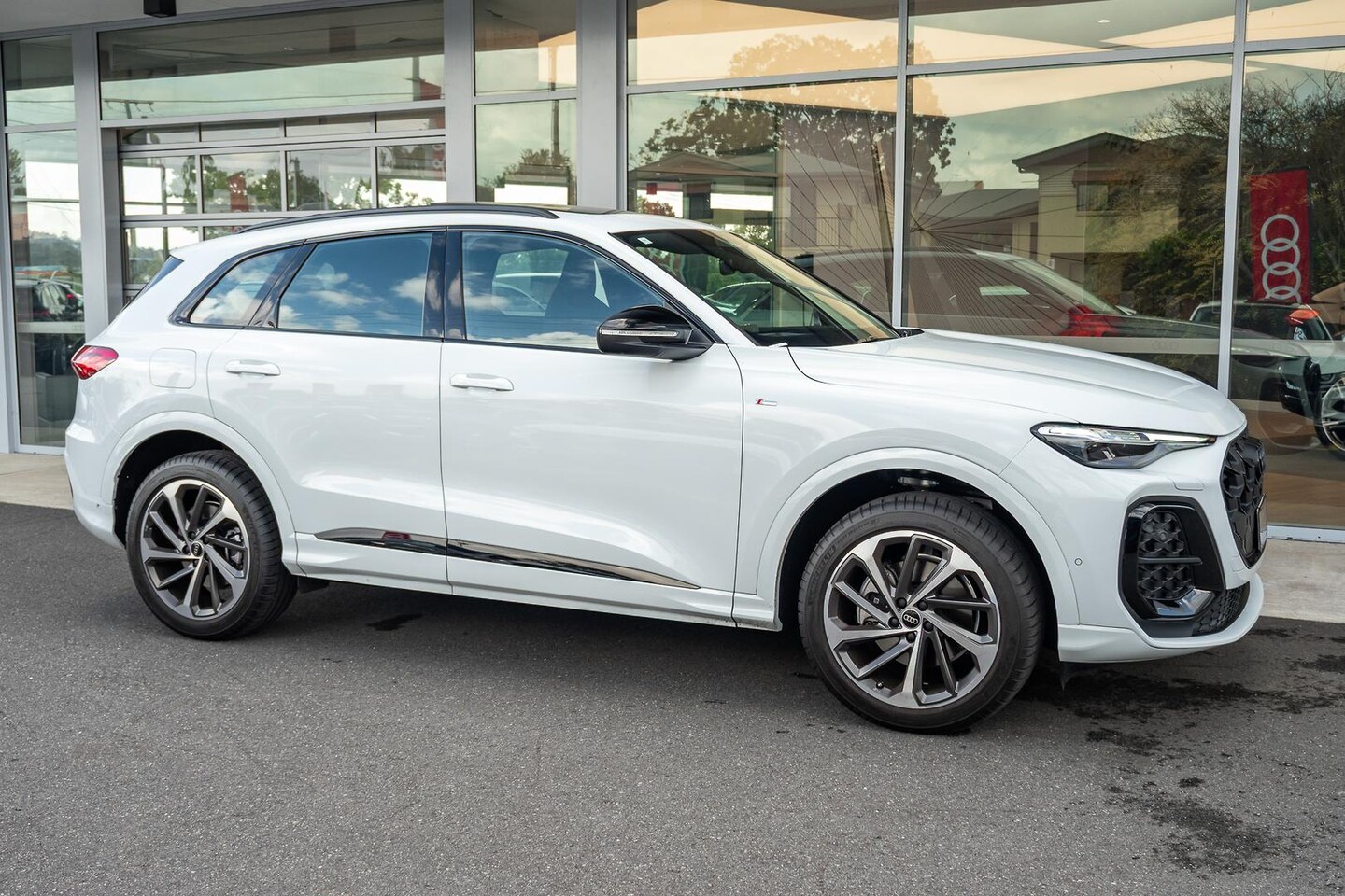 Image about Audi Q5 SUV TFSI quattro 200 kW sport