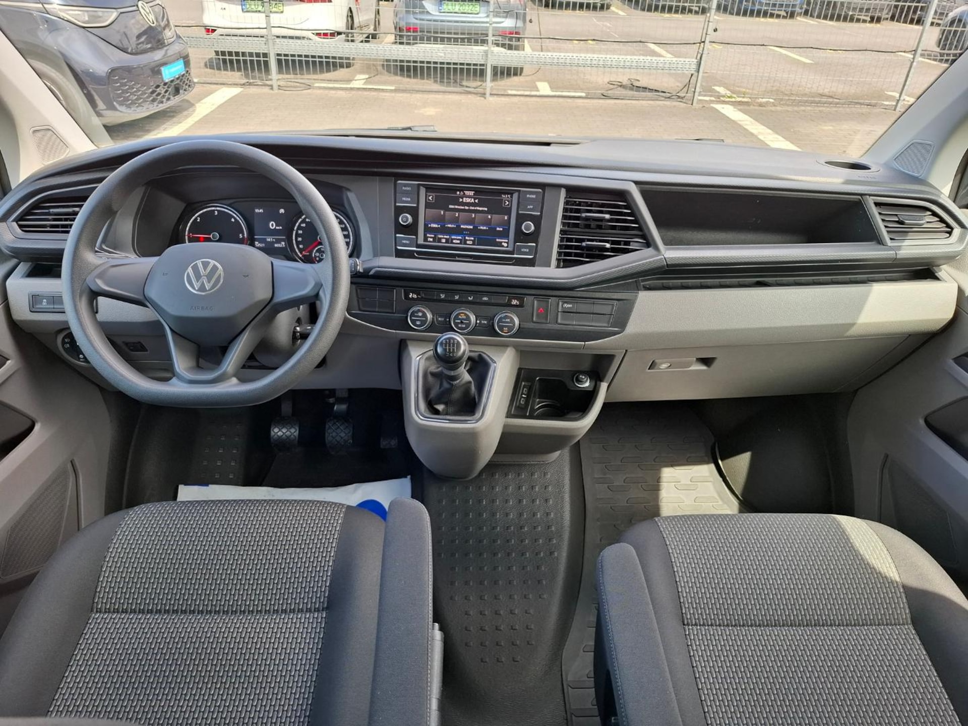 Volkswagen Caravelle 6.1 długi roztaw osi S