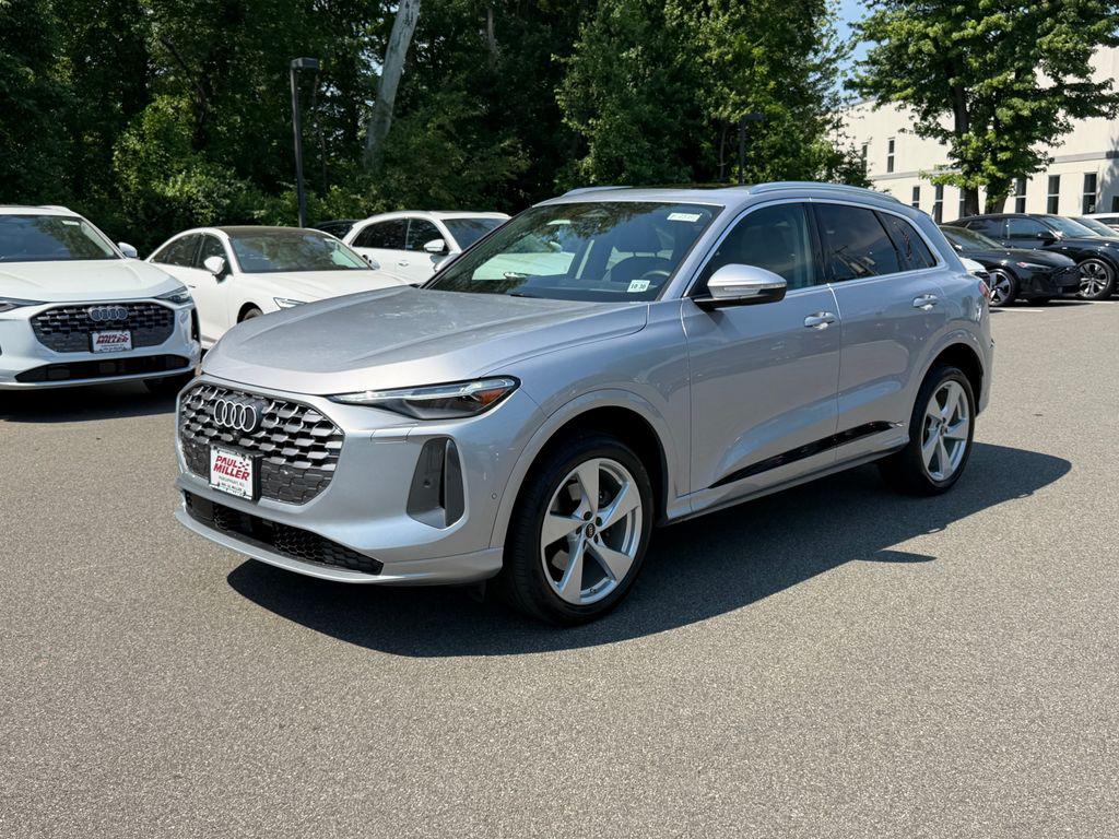 2025 Audi Q5 40 Premium Plus's photo