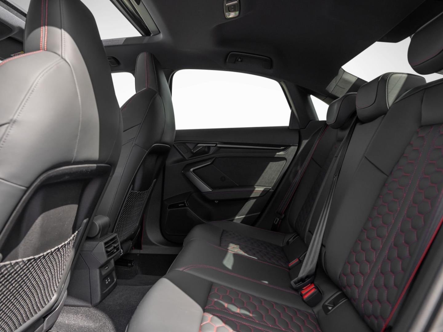 Bild über Audi RS 3 Limousine TFSI quattro 294 kW S tronic - für weitere Informationen kontaktieren Sie den Audi Partner