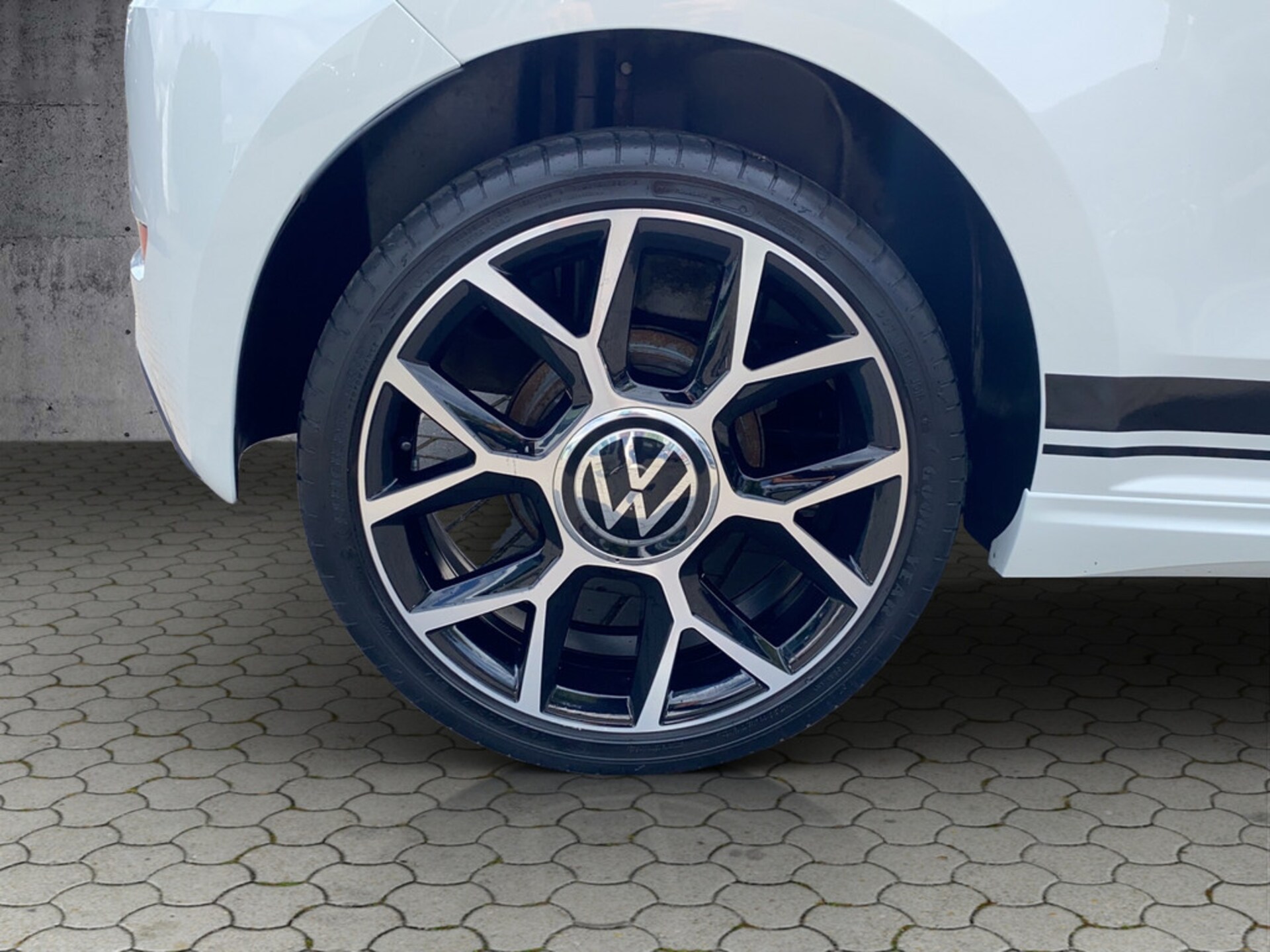 Volkswagen up! GTI
