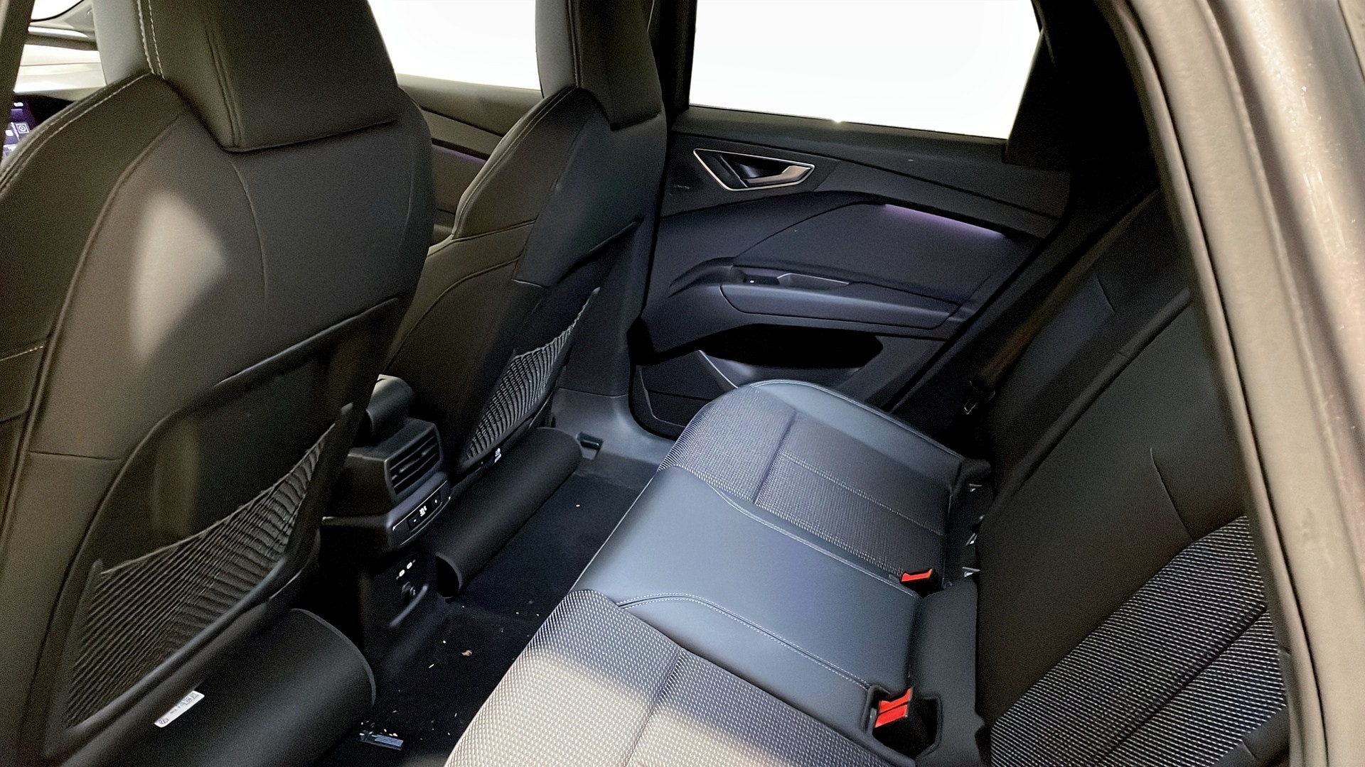 Bild som visar Audi Q4 Sportback e-tron Q4 Sportback 55 e-tron quattro S line 250,00 kW - för mer information kontakta din Audi Partner