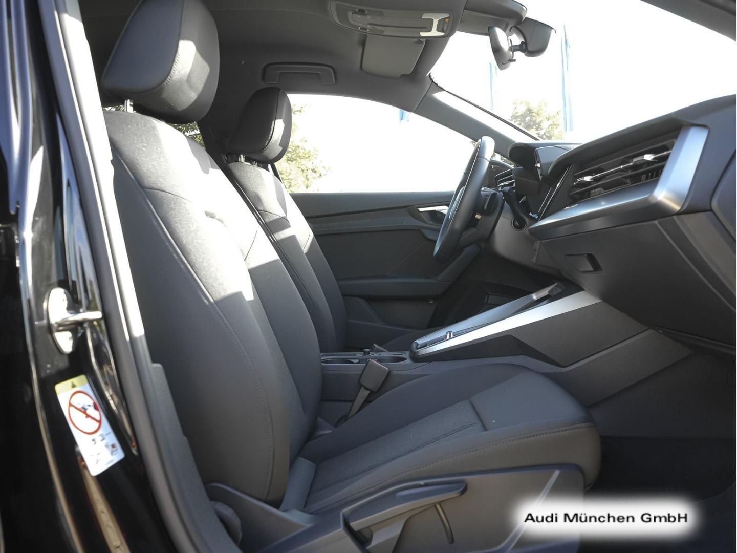 Bild über Audi A3 Sportback 35 TFSI S tronic - für weitere Informationen kontaktieren Sie den Audi Partner