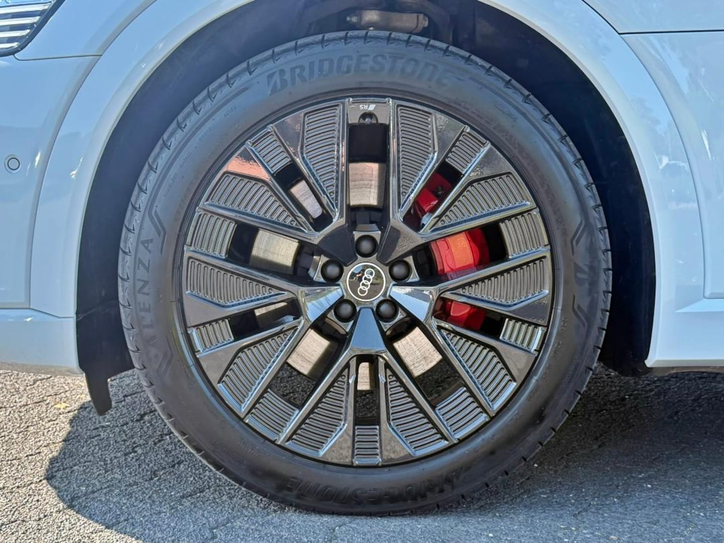 Bild über Audi Q8 e-tron S line 55 e-tron quattro - für weitere Informationen kontaktieren Sie den Audi Partner