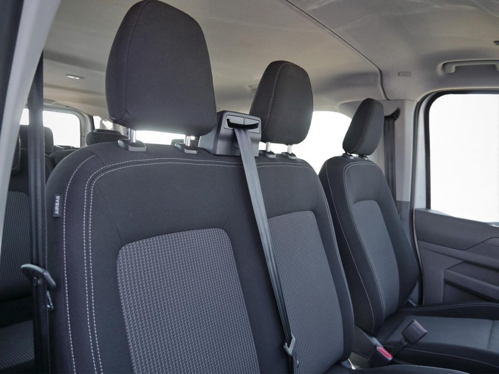 Volkswagen Transporter Kombi kurzer Radstand – Bild 10