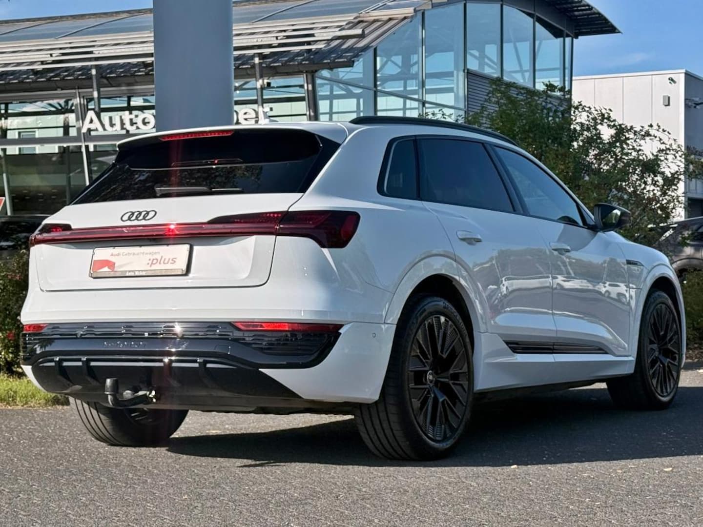 Bild über Audi Q8 e-tron S line 55 e-tron quattro - für weitere Informationen kontaktieren Sie den Audi Partner