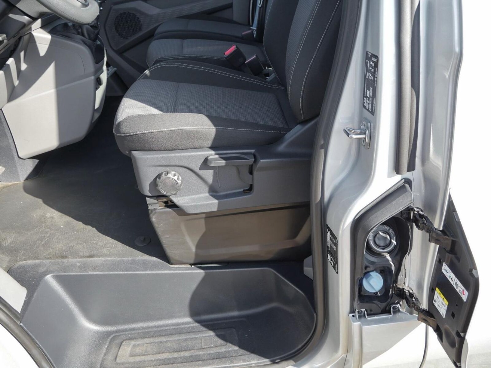 Volkswagen Transporter Kombi kurzer Radstand – Bild 22