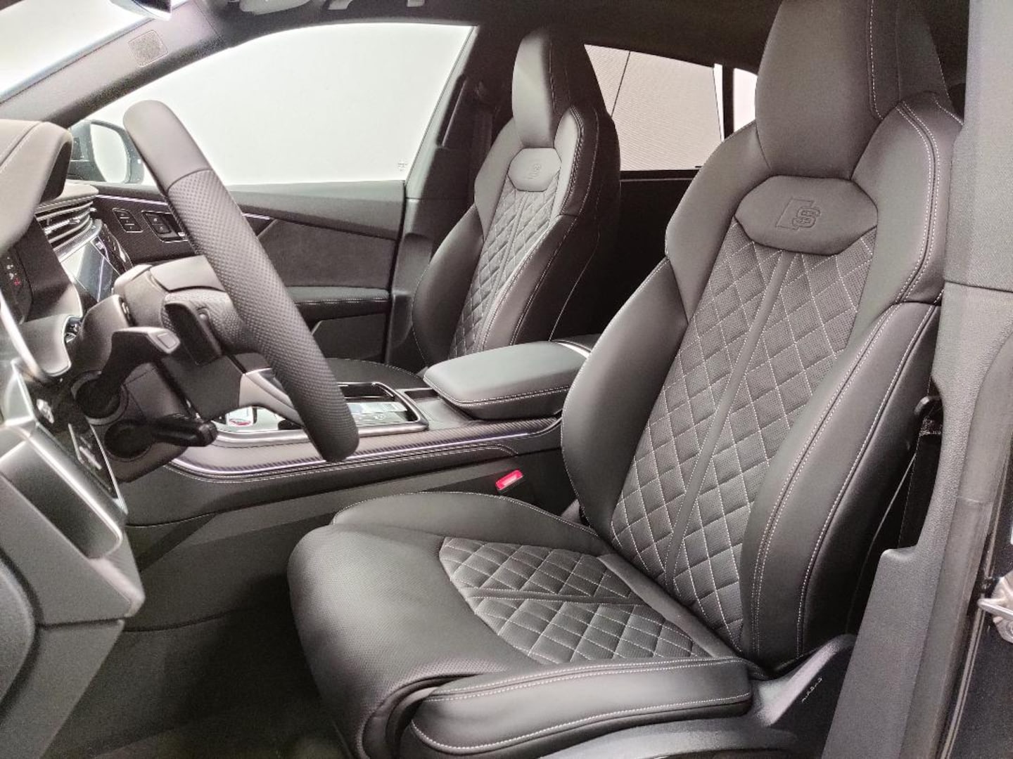 Bild über Audi SQ8 SUV TFSI quattro tiptronic - für weitere Informationen kontaktieren Sie den Audi Partner