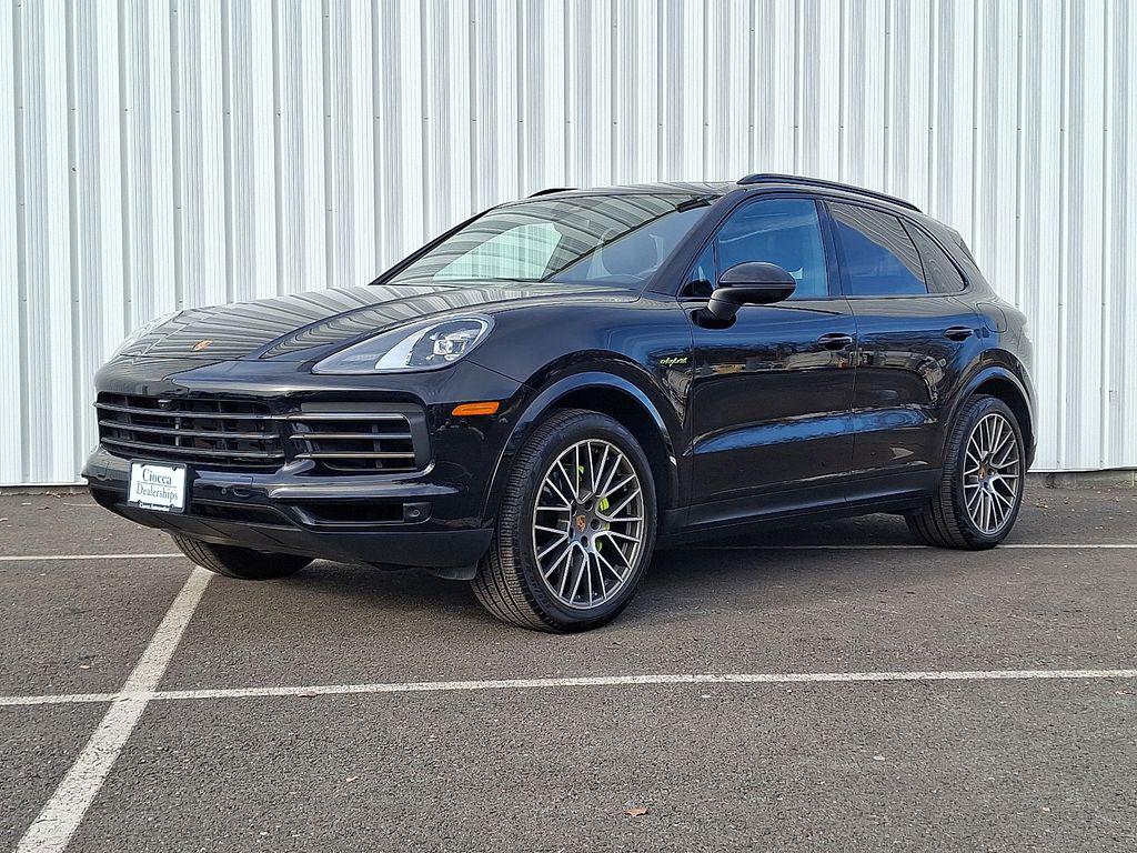 2023 Porsche Cayenne Platinum Edition E-Hybrid's photo