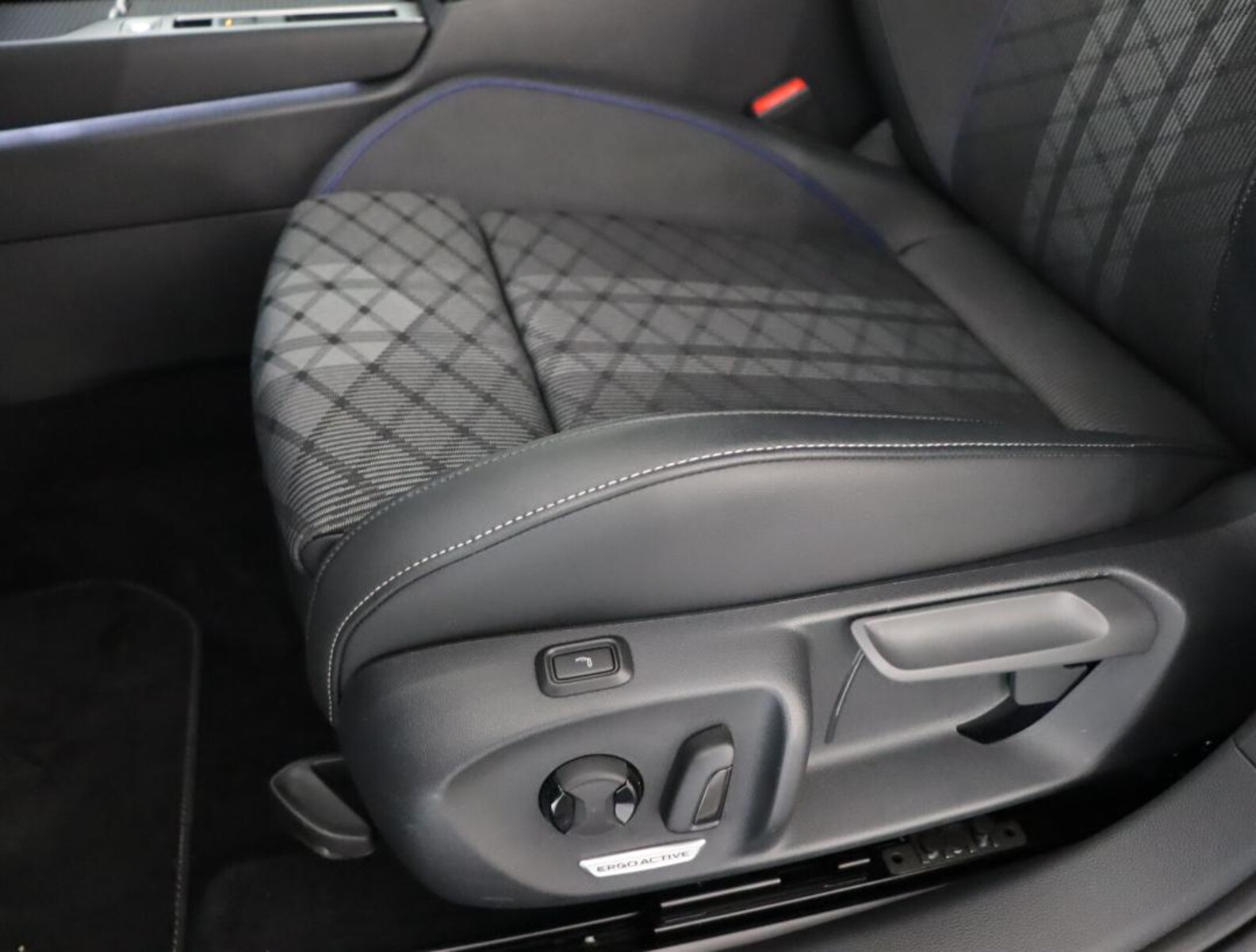 Volkswagen Passat – Bild 10