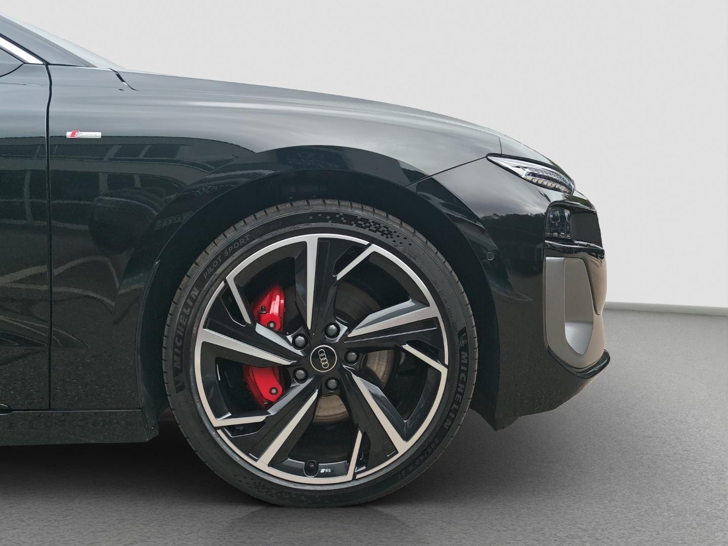 Bild über Audi A6 Avant e-tron e-tron quattro - für weitere Informationen kontaktieren Sie den Audi Partner