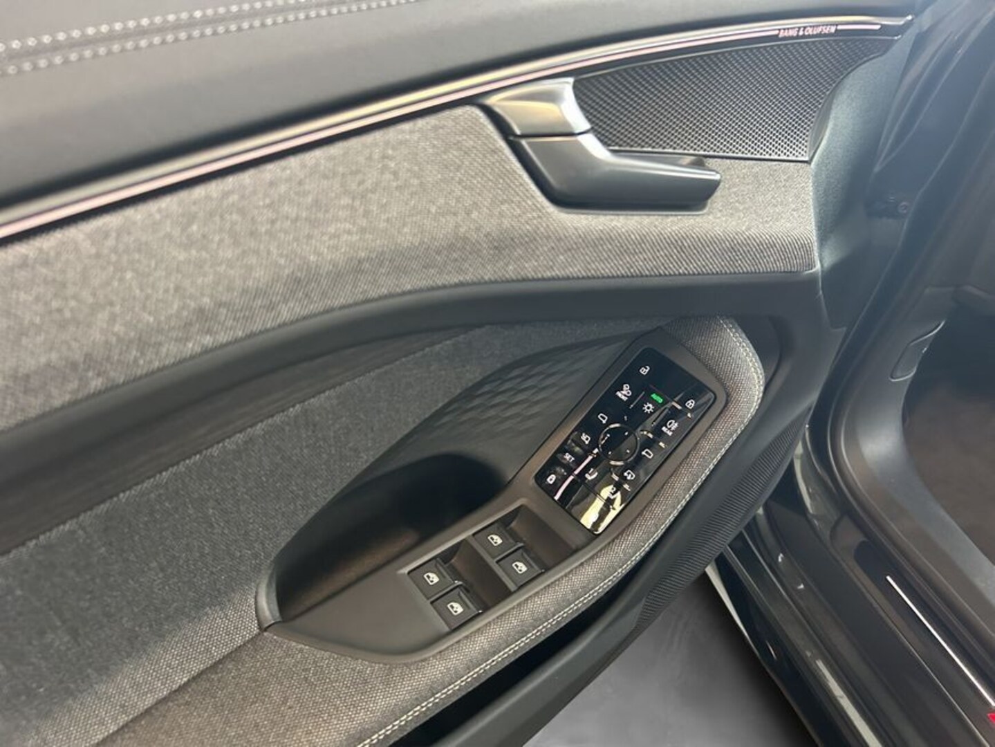 Bild über Audi A6 Limousine e-hybrid edition one e-hybrid quattro 270 kW S tronic - für weitere Informationen kontaktieren Sie den Audi Partner