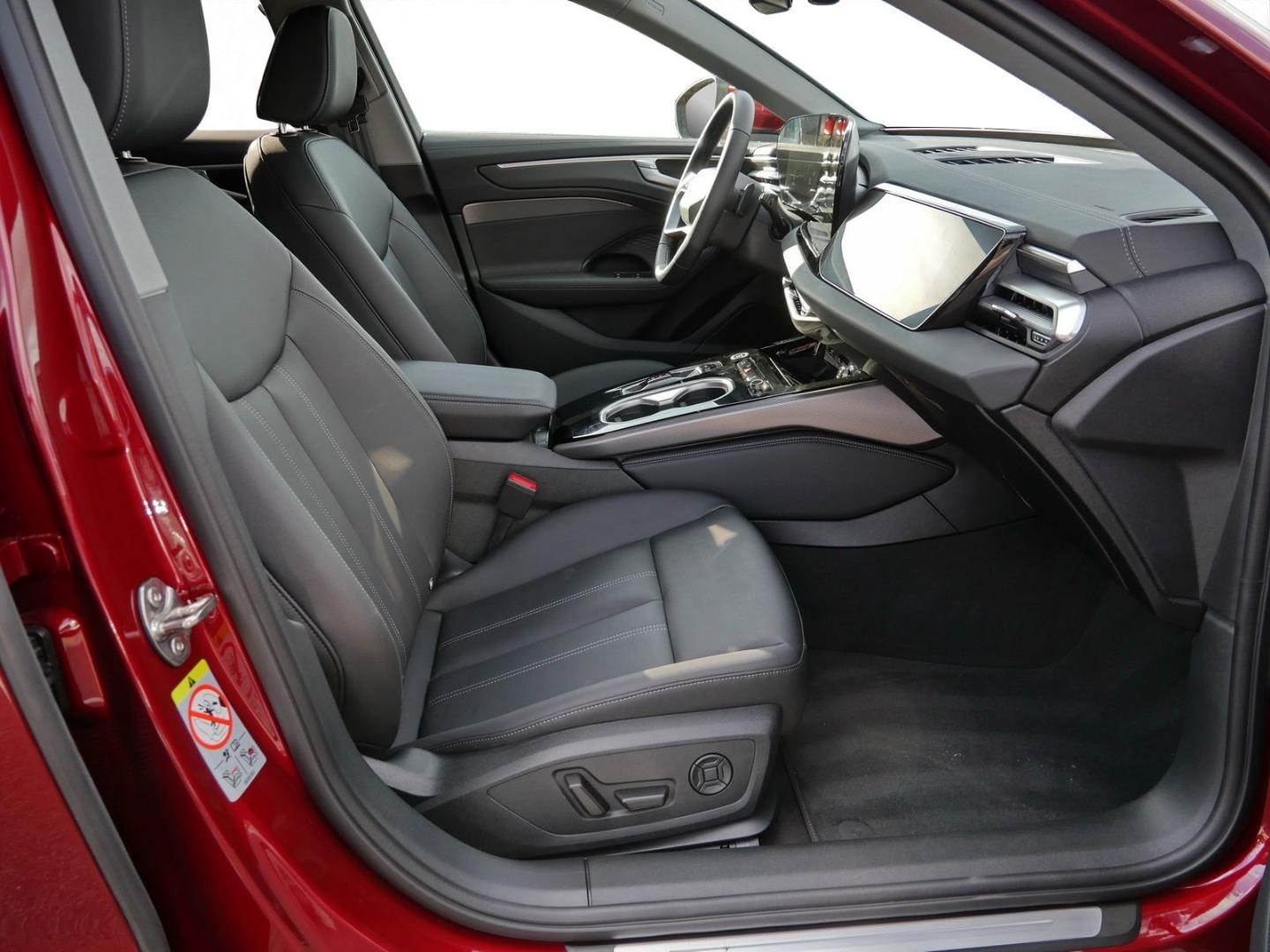 Bild über Audi A6 Avant TDI 150 kW S tronic - für weitere Informationen kontaktieren Sie den Audi Partner