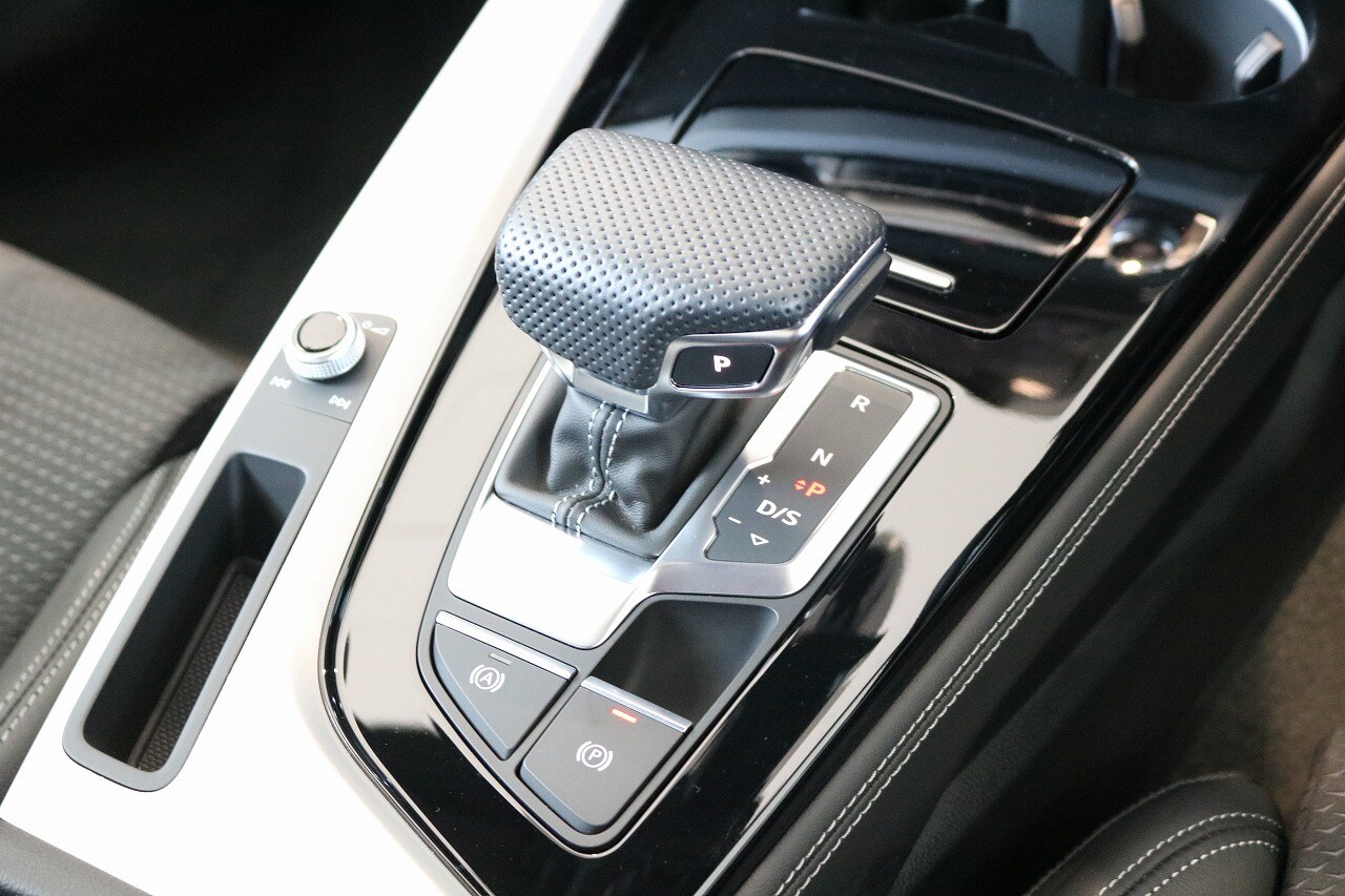 Image about Audi A4 Sedan 35 TDI S line 120(163) kW(PS) S tronic