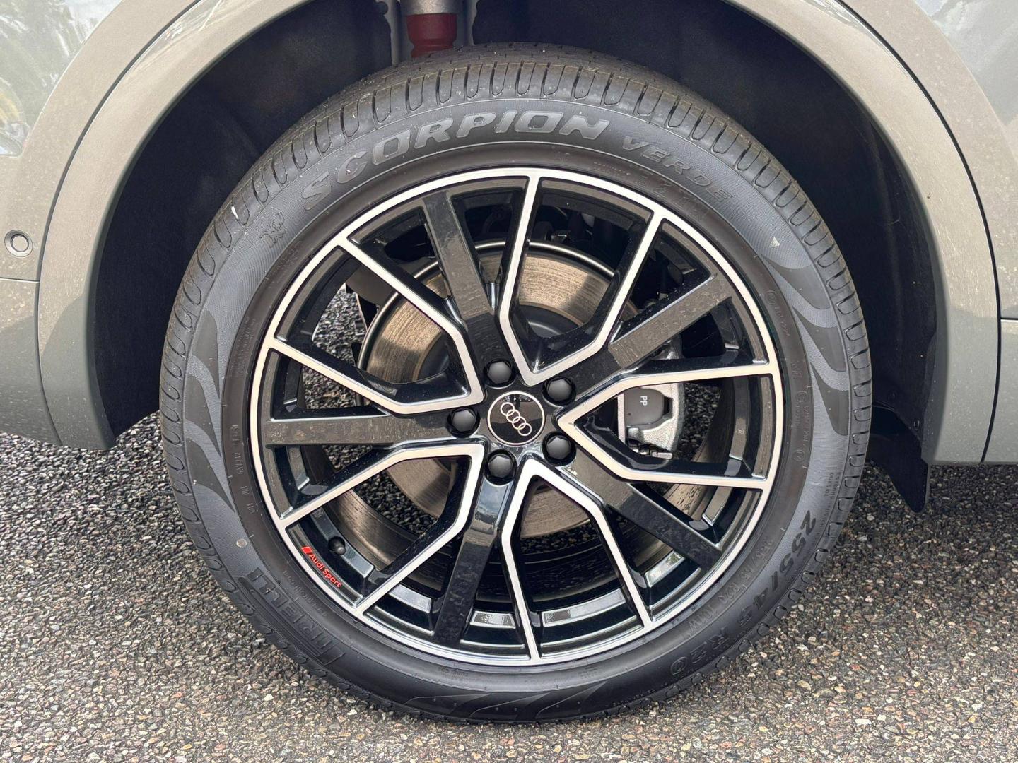 Image about Audi Q5 Sportback TFSI e Black Edition 50 TFSI e Hybride rechargeable quattro220(299)kW(ch)S tronic