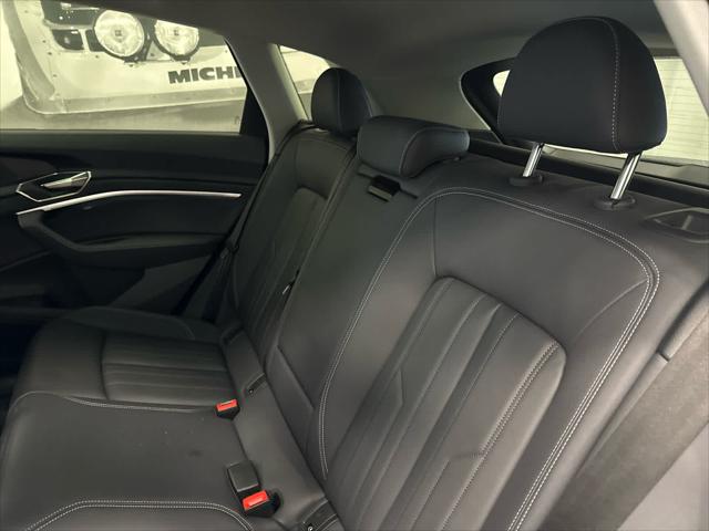 2024 AUDI Q8 - Image 11