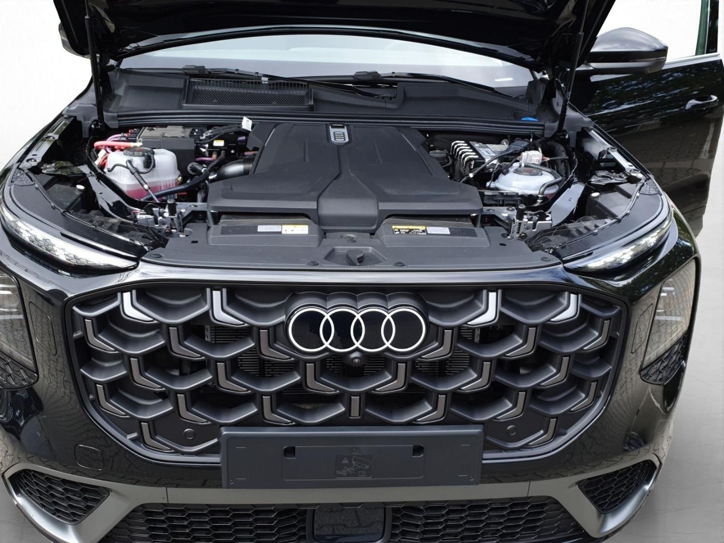 Bild über Audi Q7 SUV TDI quattro 220 kW tiptronic - für weitere Informationen kontaktieren Sie den Audi Partner