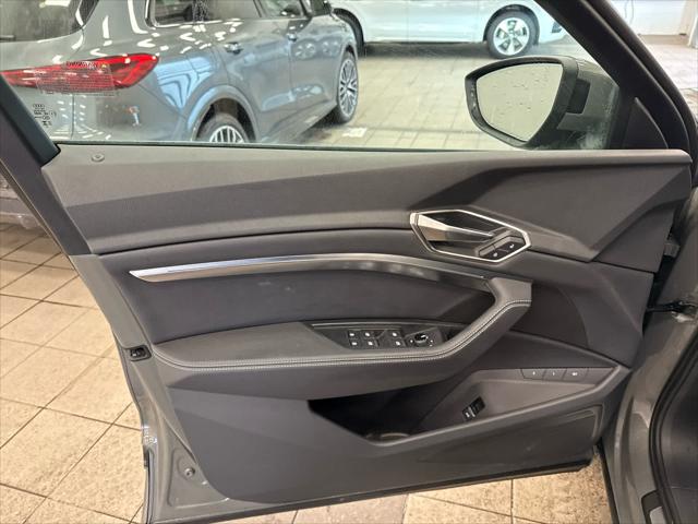 2024 AUDI Q8 - Image 12