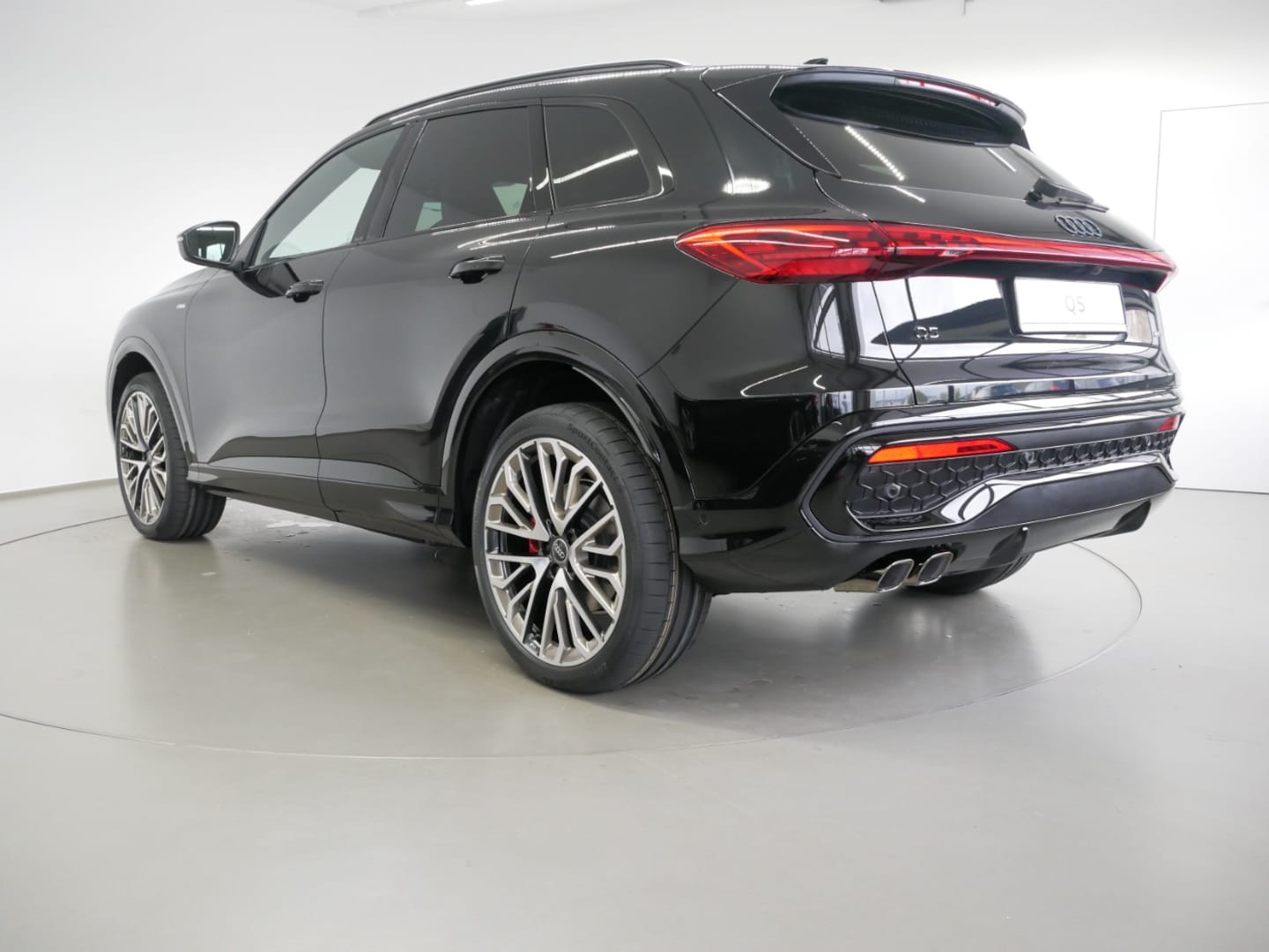 Bild über Audi Q5 SUV TDI quattro 150 kW S tronic - für weitere Informationen kontaktieren Sie den Audi Partner