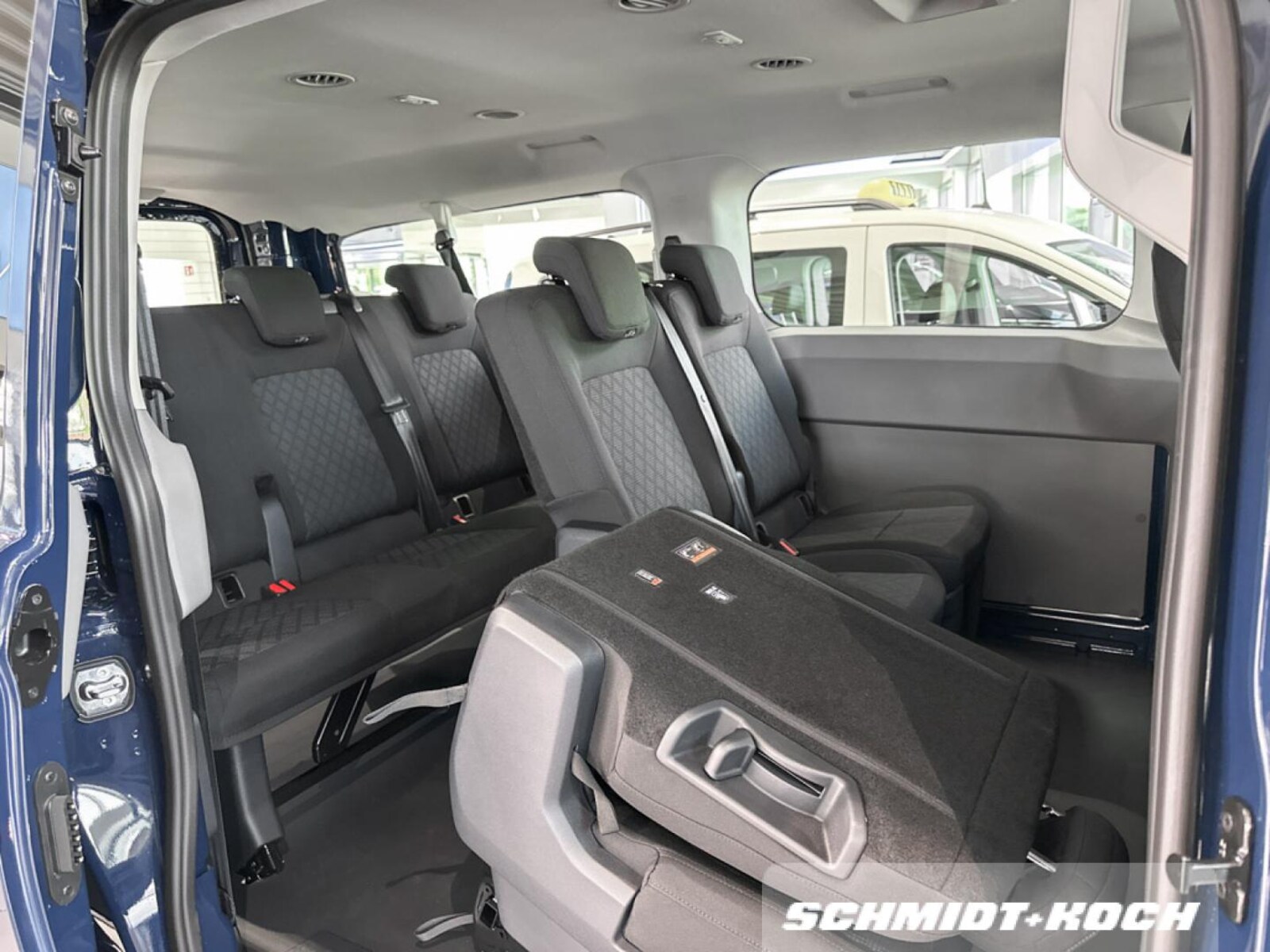 Volkswagen Transporter Kombi langer Radstand – Bild 9