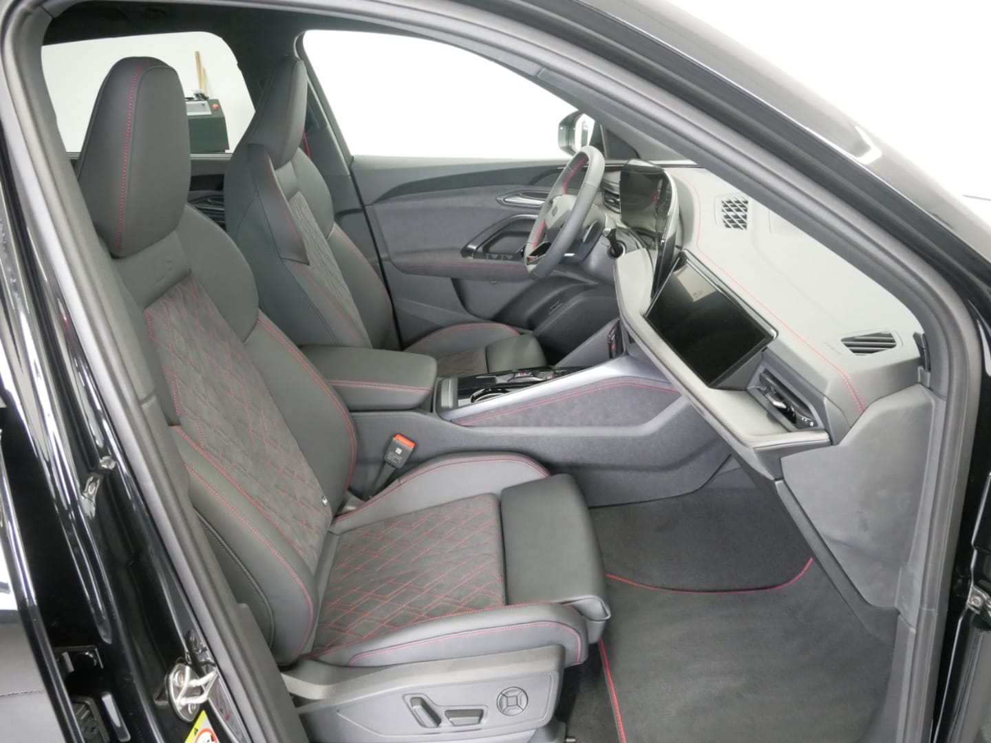 Bild über Audi Q5 SUV TDI quattro 150 kW S tronic - für weitere Informationen kontaktieren Sie den Audi Partner