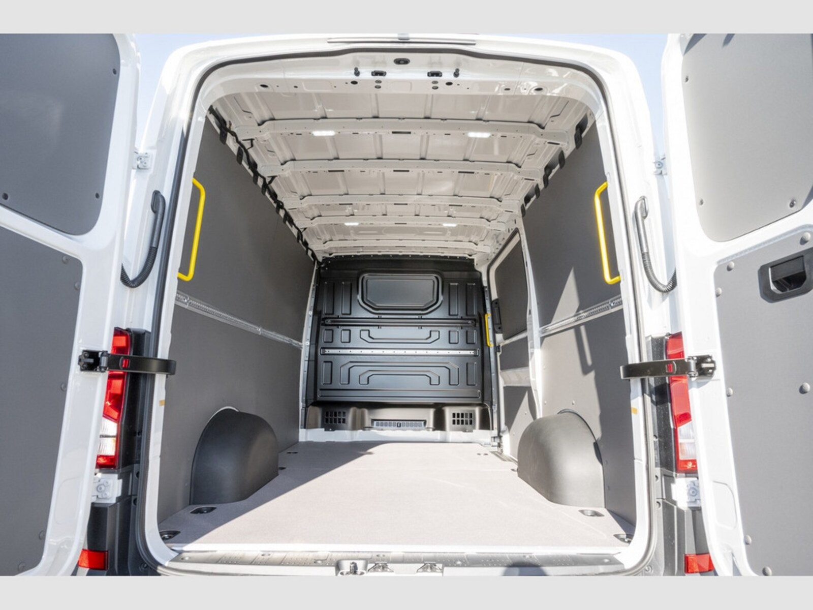 Volkswagen Crafter Kasten mittlerer Radstand – Bild 6