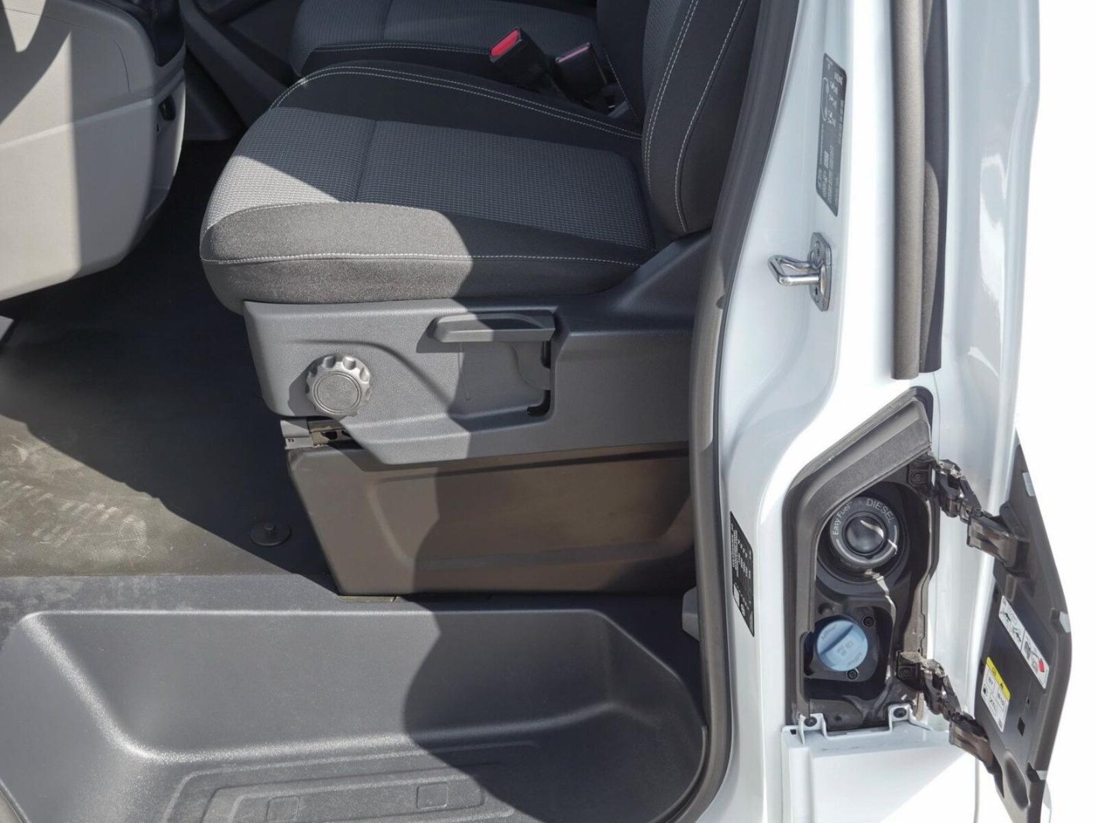 Volkswagen Transporter Kombi kurzer Radstand – Bild 21