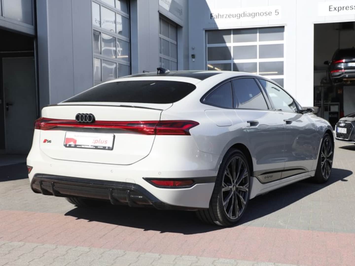 Bild über Audi S6 Sportback e-tron edition one beige e-tron - für weitere Informationen kontaktieren Sie den Audi Partner