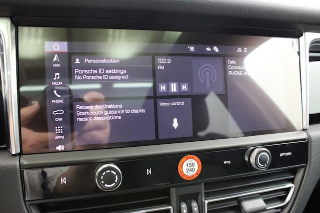 2025 Porsche Macan S - Photo 32